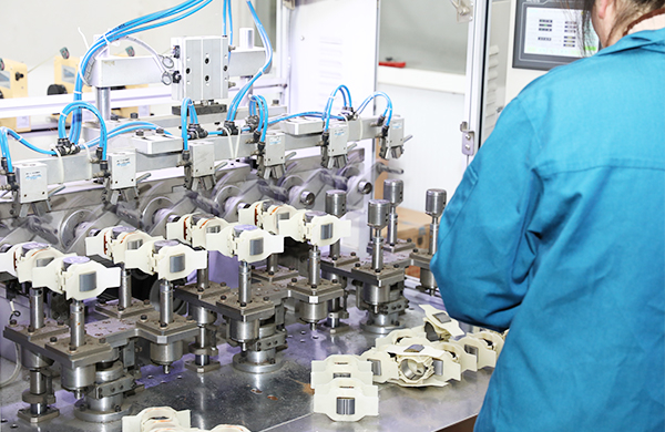 Fabricante de motores de poste sombreado